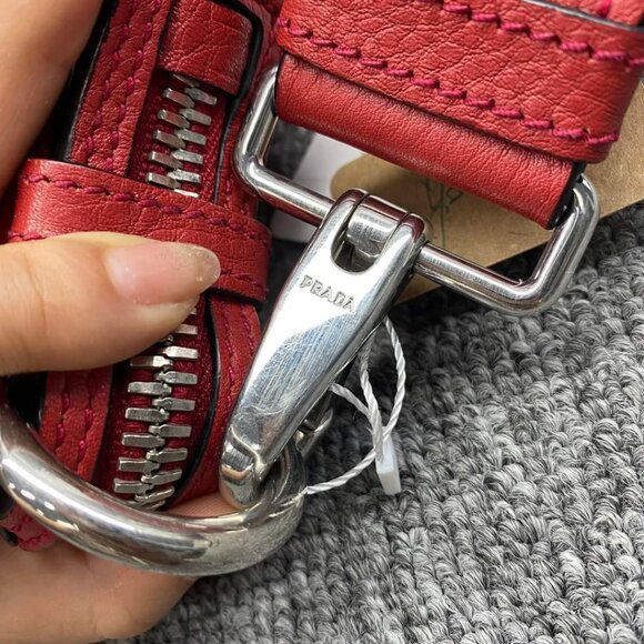 100% Authentic Prada Vitello Daino Shoulder Bag - Picture 9 of 13